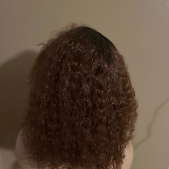 Auburn Curly Shoulder-Length Wig with Bangs – Soft Synthetic 14 inches - Picture 4 of 6